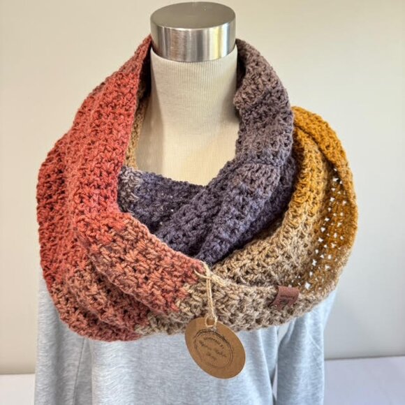 HANDMADE Crochet V-Stitch Infinity Scarf NWT One of a Kind - Picture 1 of 14